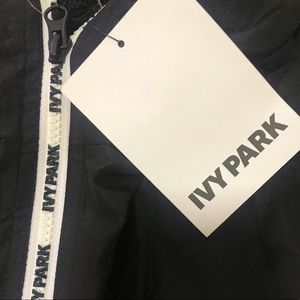 🤩NWT IVY PARK BLACK WINDBREAKER🤩